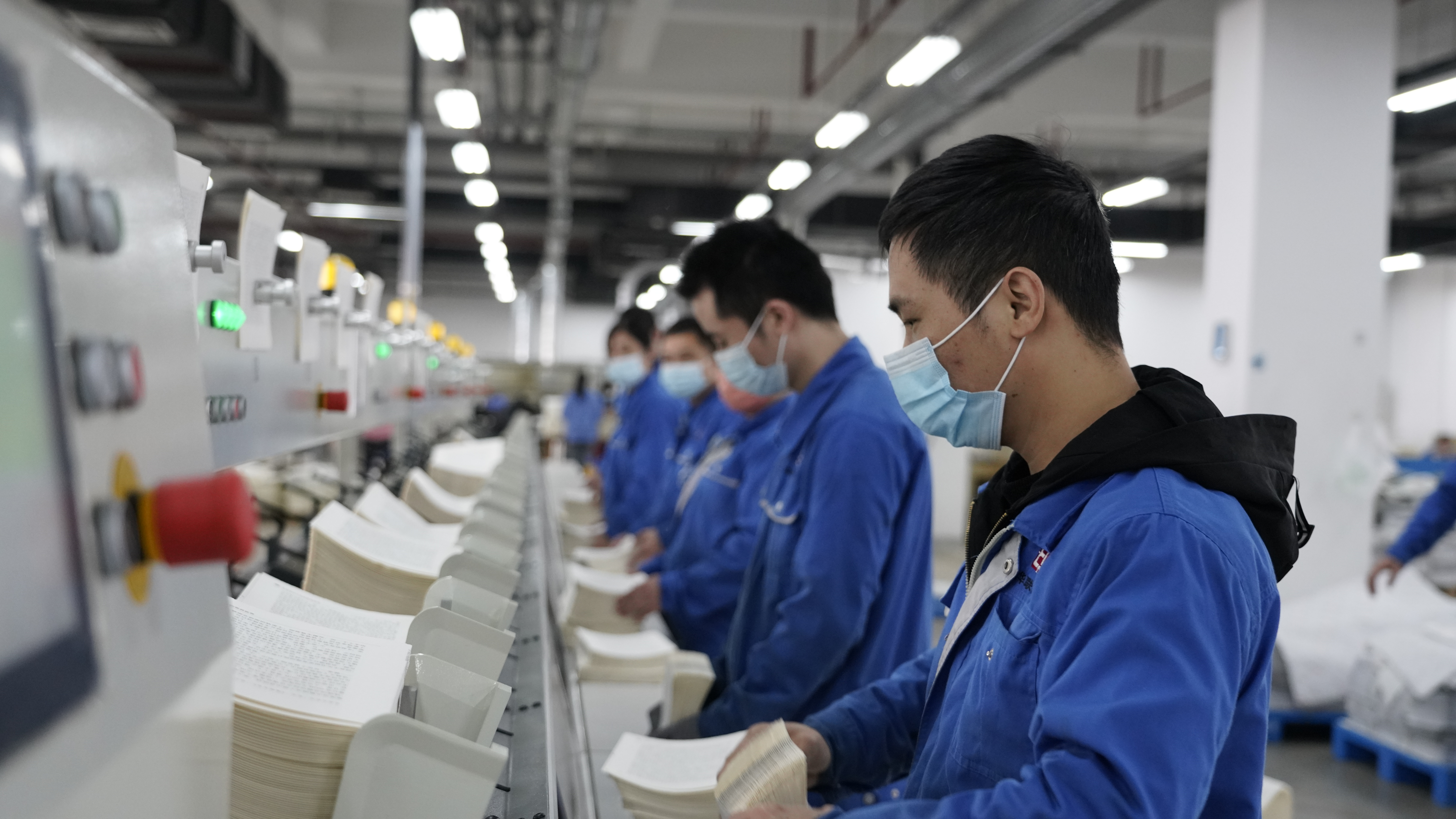 betway西汉姆联官网全力以赴保障“课前到书”：春节我在岗 过年不停工