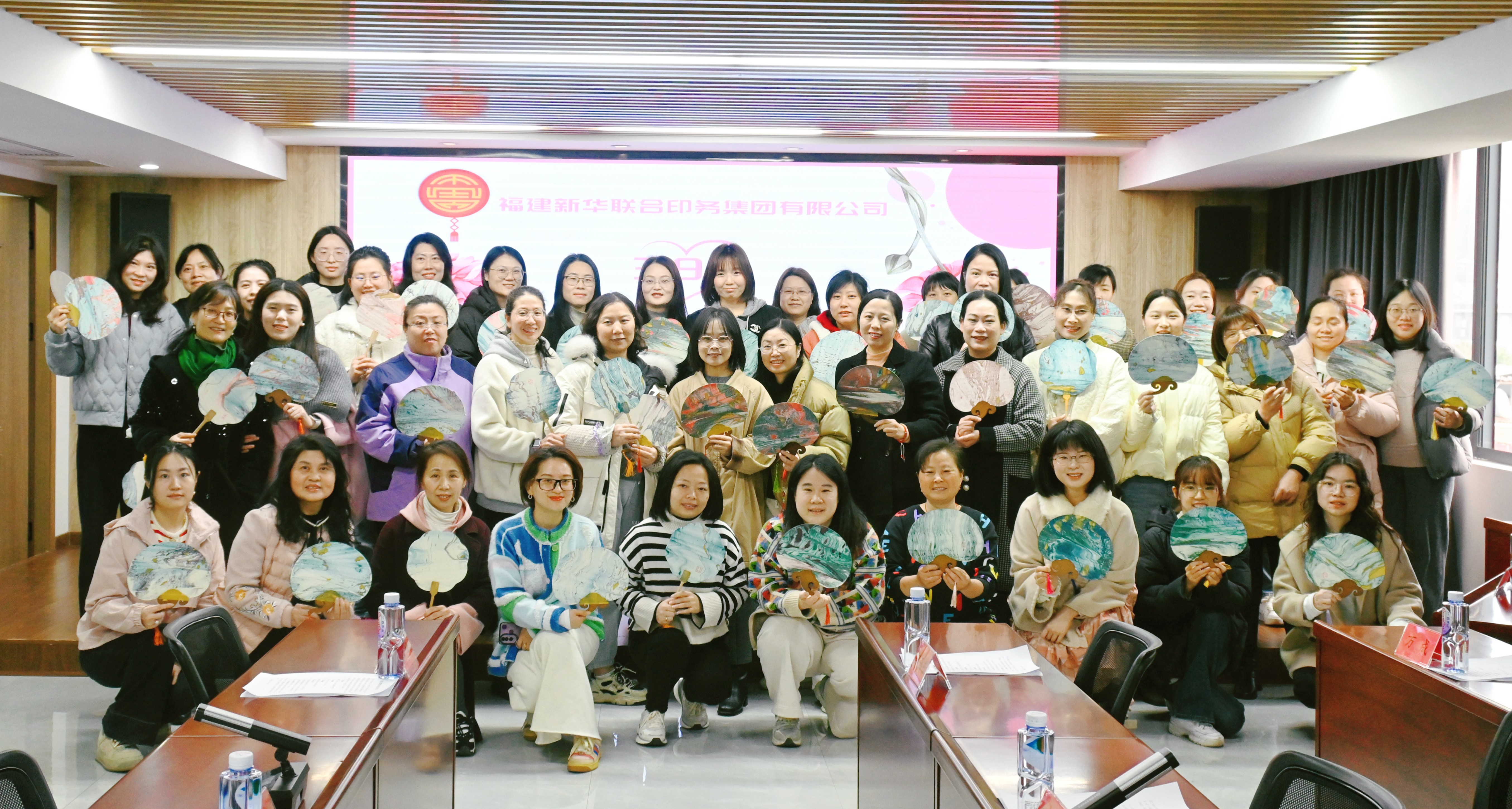 巧手绘春意，古韵绽芳华 | betway西汉姆联官网开展三八妇女节非遗手作活动