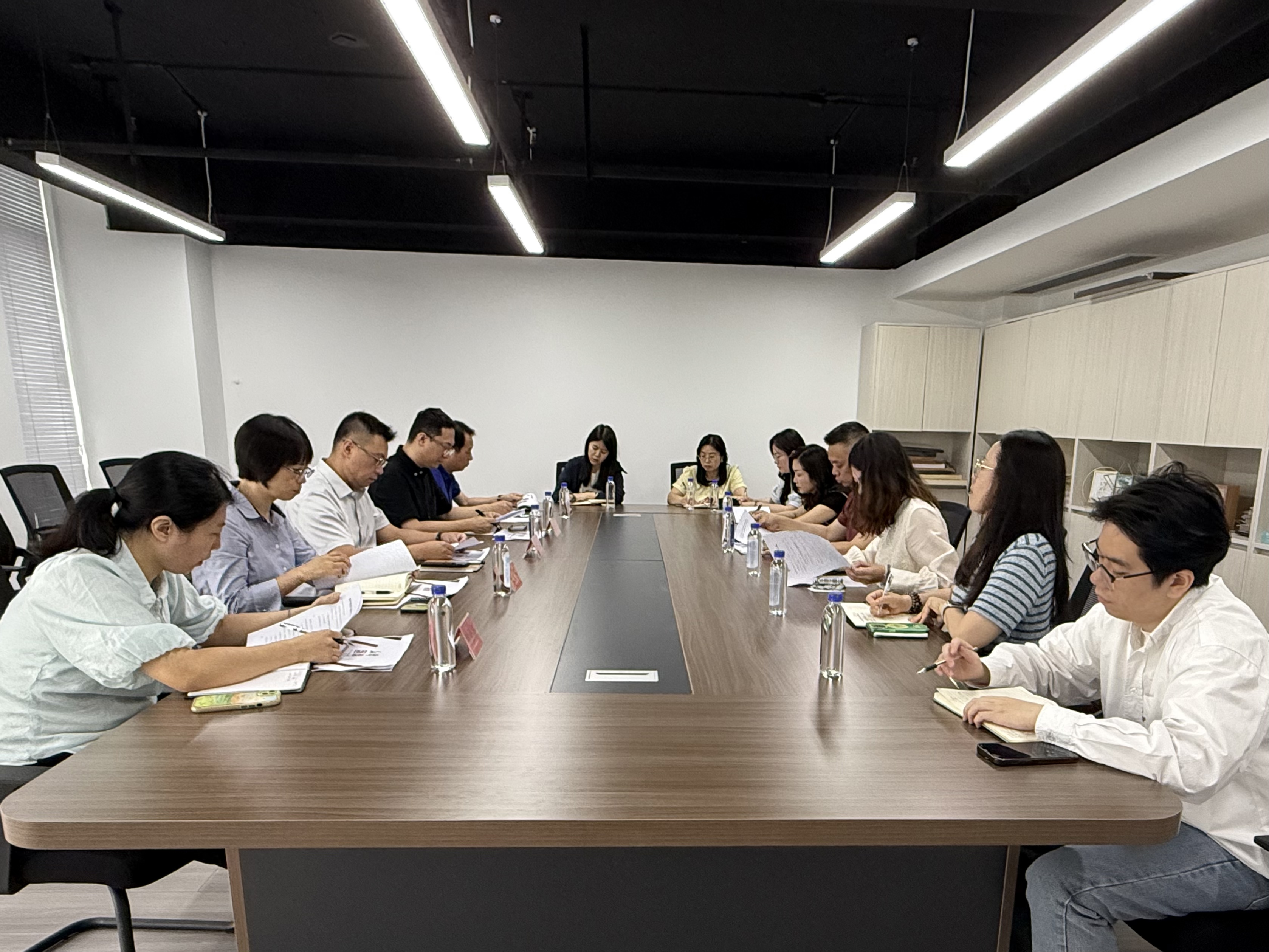 betway西汉姆联官网党委书记、董事长黄翔一行到 新华印像公司开展调研